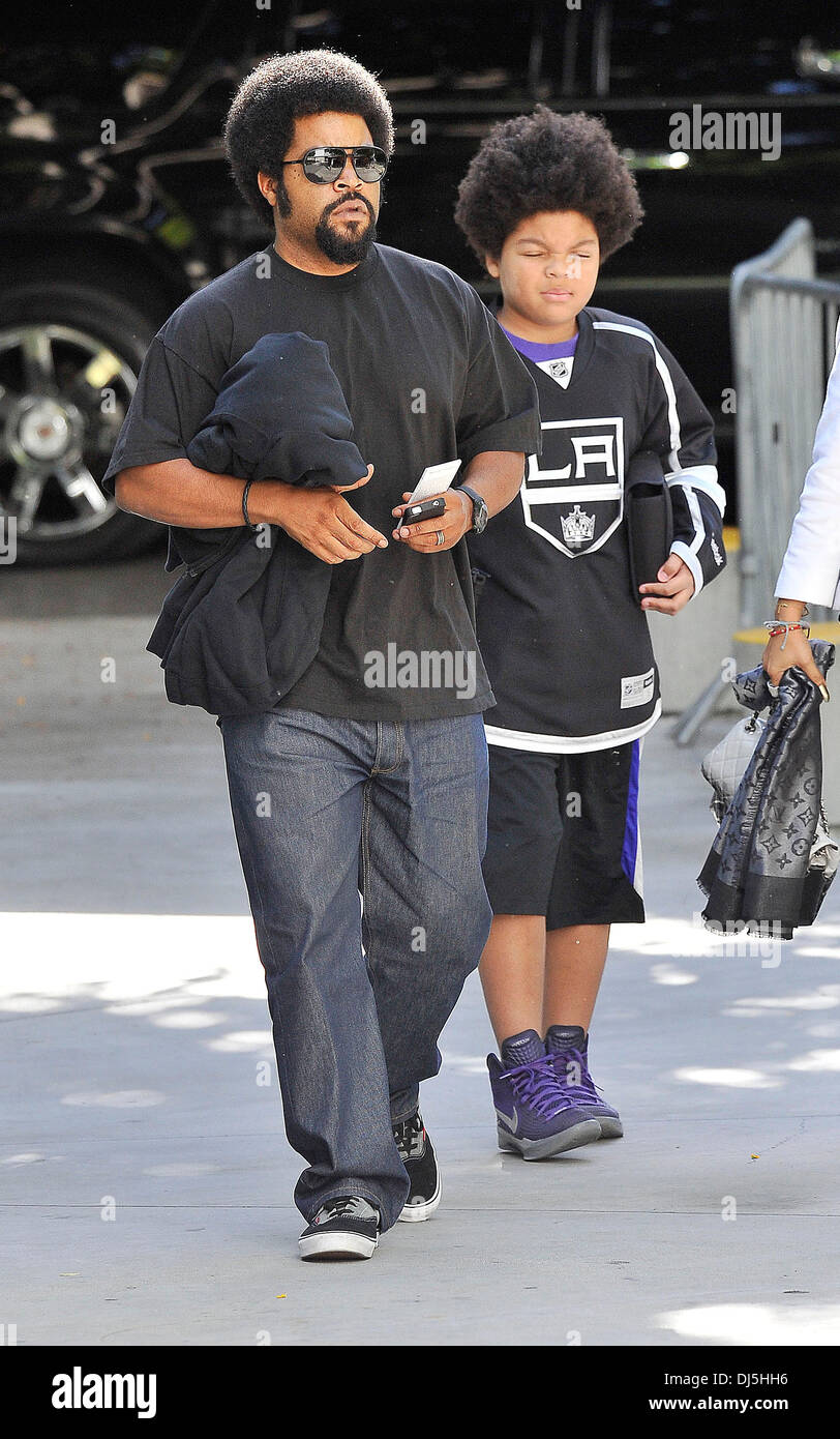 Rapper/Schauspieler Ice Cube und Sohn O'Shea Jackson Jr., kommen für Spiel vier der 2012 Stanley-Cup-Finale zwischen den Los Angeles Kings und den New Jersey Devils im Staples Center Los Angeles, Kalifornien - 06.06.12 Stockfoto