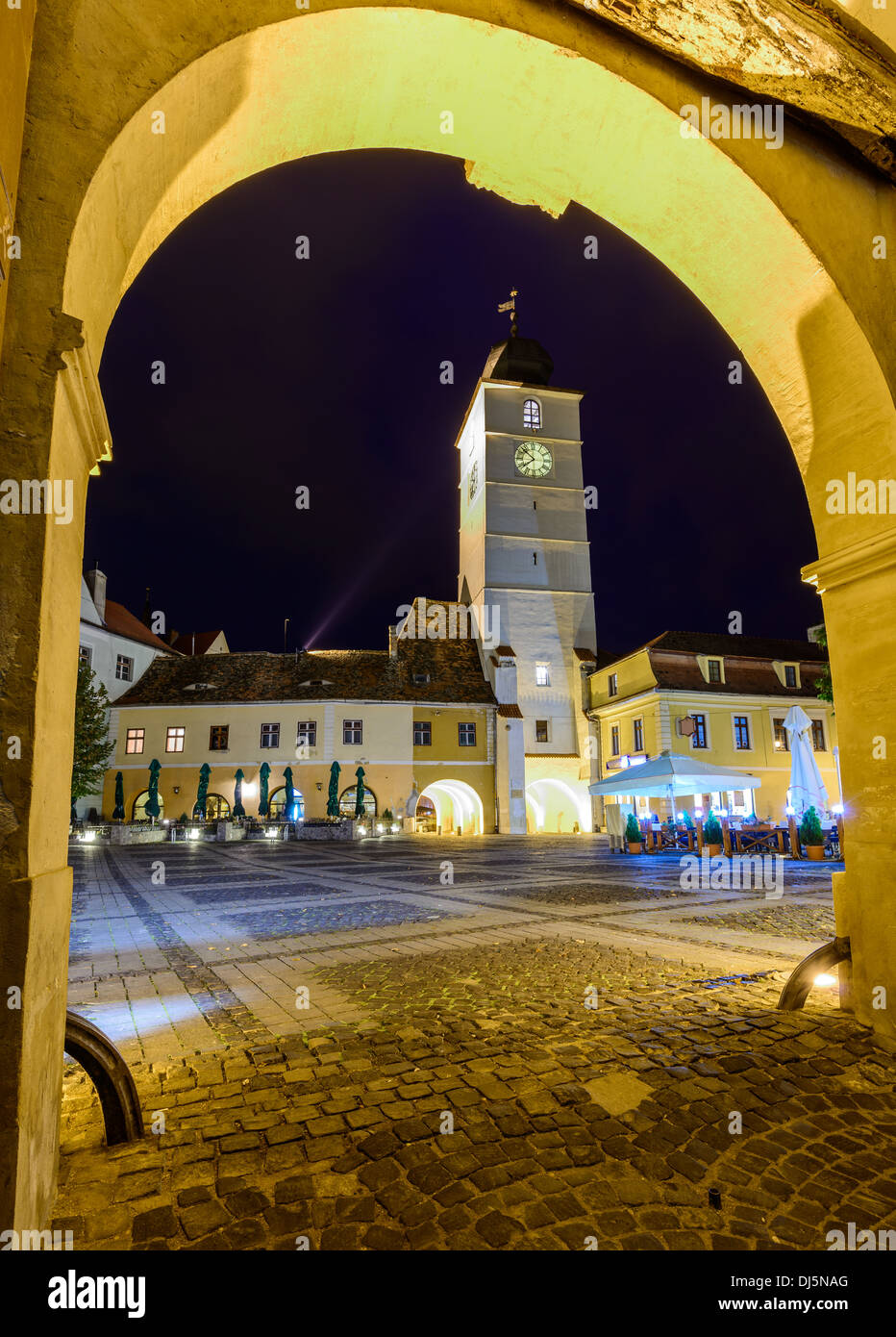 des Rates Turm in Sibiu (Hermannstadt), Siebenbürgen, Rumänien, in der Nacht Stockfoto