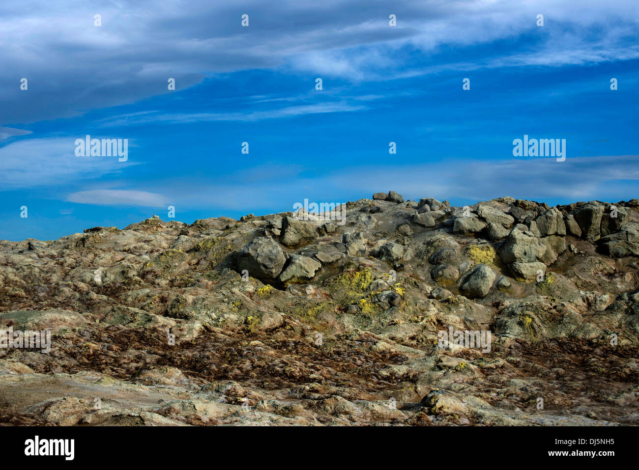 Mineralische Ablagerungen in Namaskard, vulkanische, IcelandThe Bereich zeichnet sich durch kochendem Schlamm-Mooren und Solfataren. Stockfoto