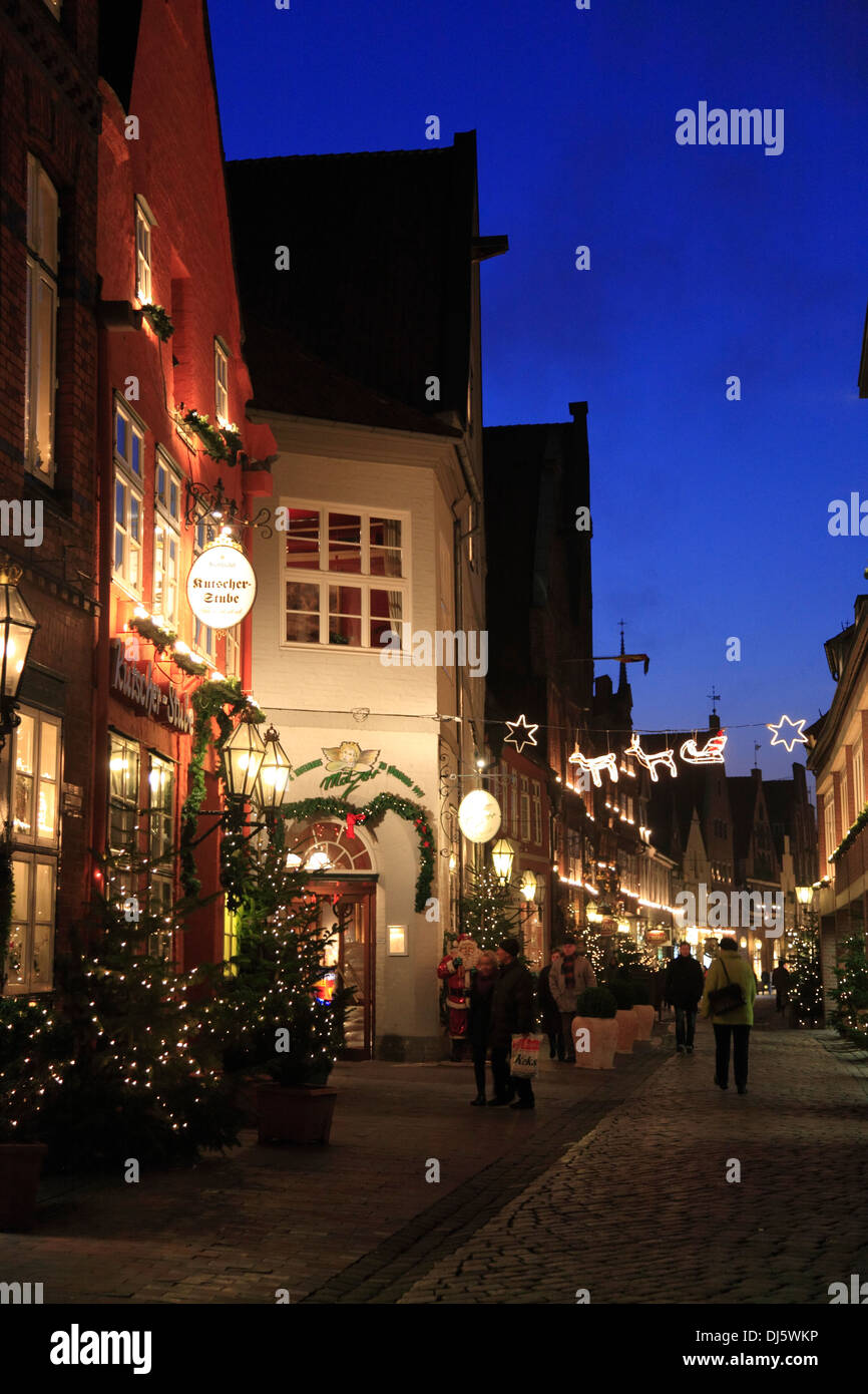 Weihnachtsbäume an Heiligengeiststrasse, Lüneburg, Lüneburg, Niedersachsen, Deutschland Stockfoto