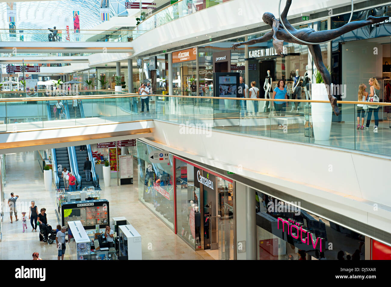 Nicht identifizierte Personen eine Galeria Krakowska. Stockfoto