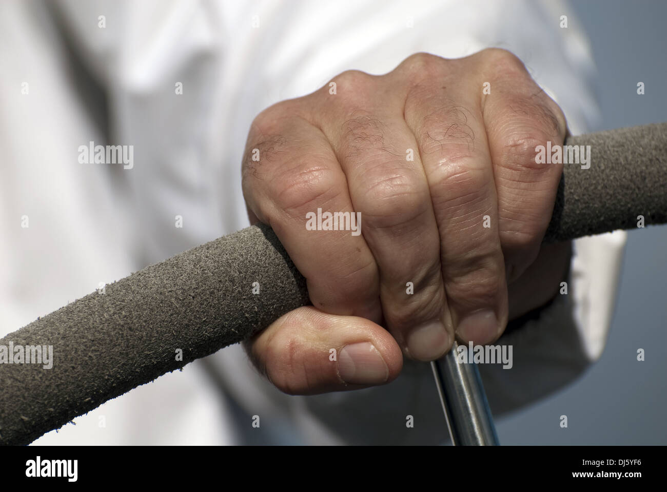 die Hand am Ruder Stockfoto
