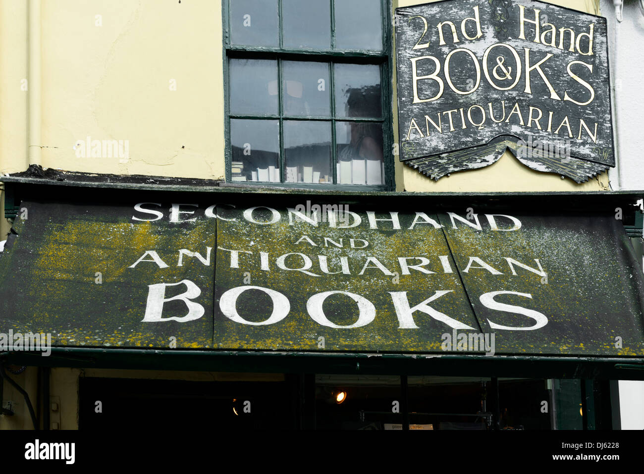 Verfallene Baldachin gebrauchte und Antiquarische Buchhandlung, Holt, Norfolk, England, Vereinigtes Königreich, UK, Europa Stockfoto