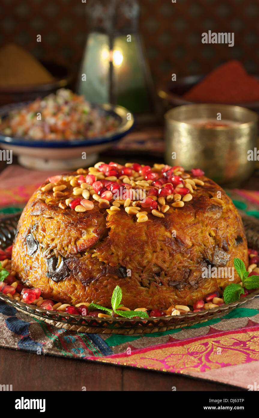 Huhn Maqlooba. Huhn und Reis Gericht auf den Kopf. Nahen Osten Essen Stockfoto