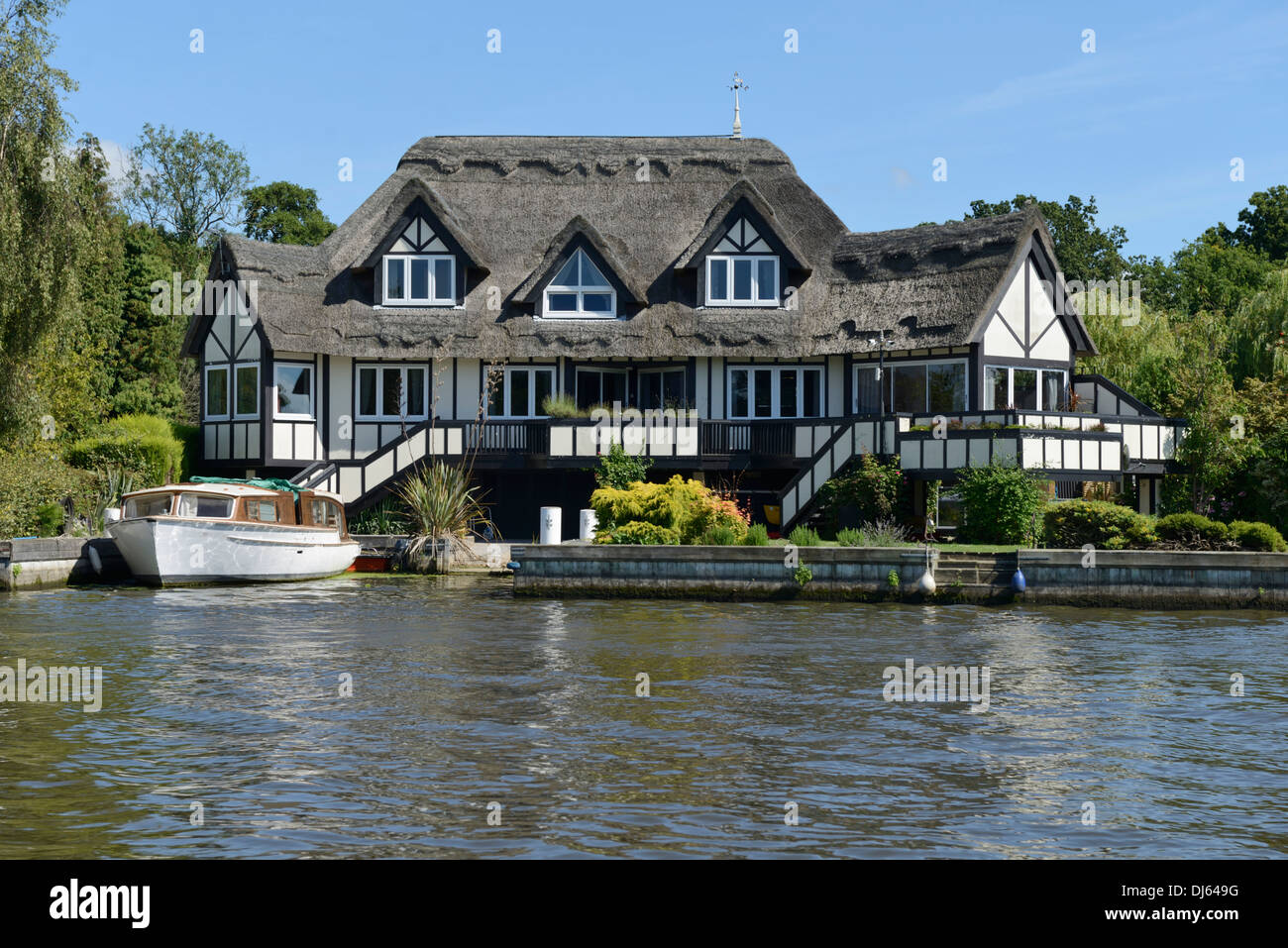 Riverside-Haus mit Strohdach, Horning, Norfolk, England, Vereinigtes Königreich, UK, Europa Stockfoto