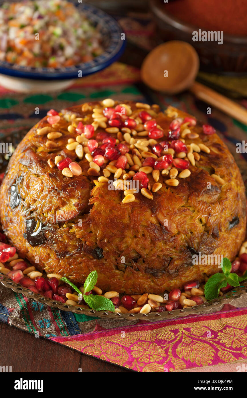 Huhn Maqlooba. Huhn und Reis Gericht auf den Kopf. Nahen Osten Essen Stockfoto