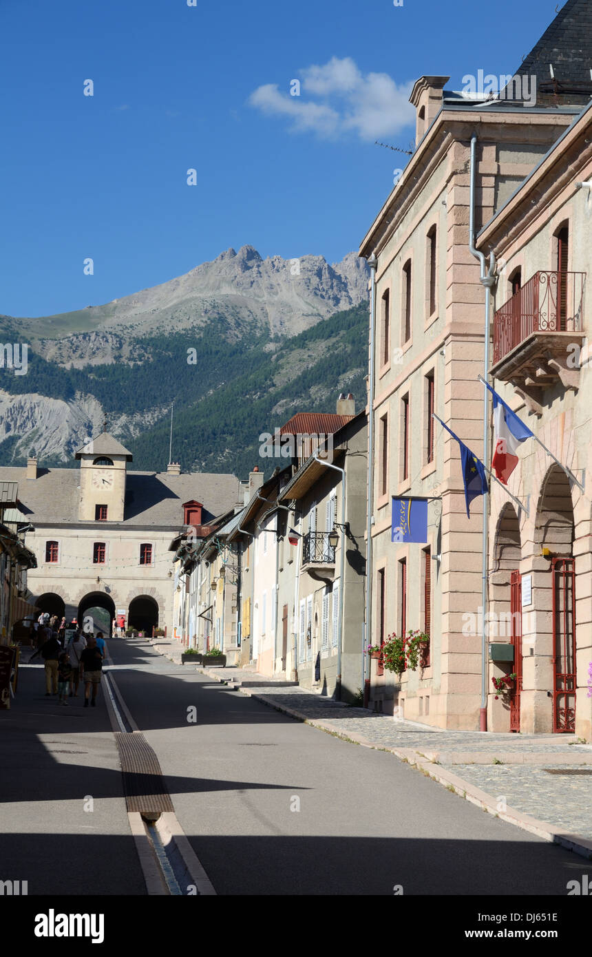 Hauptstraße Rue Catinat oder High Street Mont-Dauphin Hautes-Alpes Frankreich Stockfoto