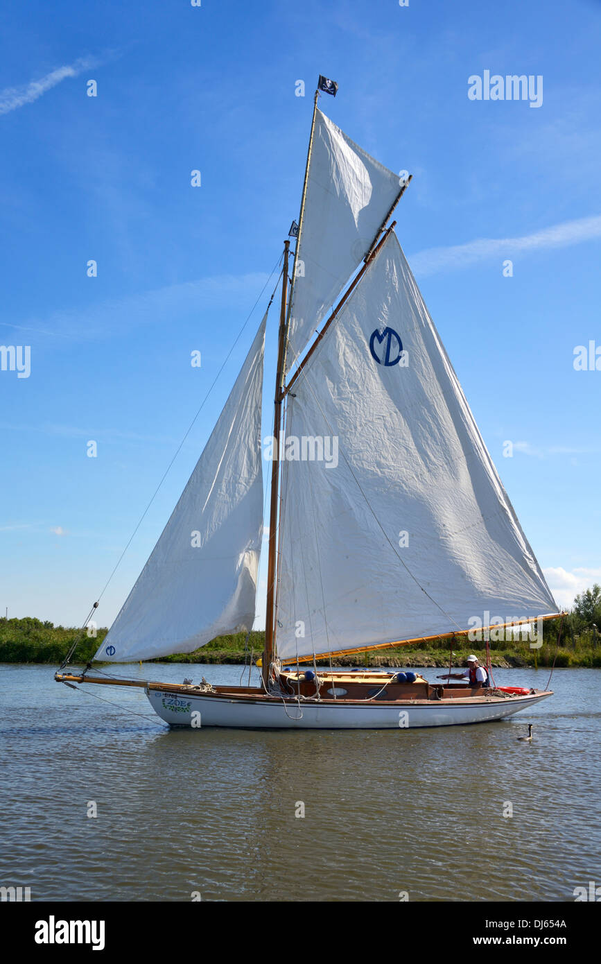 Holz Segelboot auf dem Fluß Thurne, Thurne, Norfolk, England, United Kingdom, UK, Europa Stockfoto