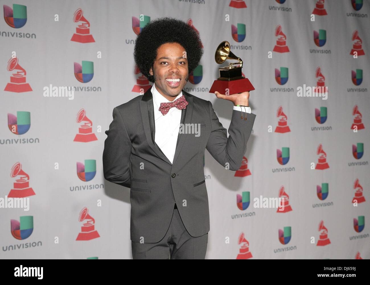 Las Vegas, NV, USA. 21. November 2013. Alex Cuba im Presseraum für 14. Annual Latin GRAMMY Awards - Press Room, Mandalay Bay Events Center, Las Vegas, NV 21. November 2013. Bildnachweis: James Atoa/Everett Collection/Alamy Live-Nachrichten Stockfoto