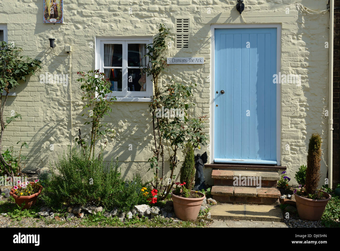 Altes Landhaus mit religiösen Artefakten, Freitagsmarkt, wenig Walsingham, Norfolk, England, Vereinigtes Königreich, UK, Europa Stockfoto