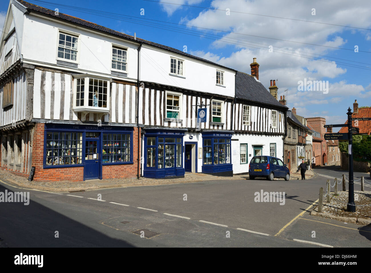 Der Schrein-Shop in einem mittelalterlichen Holz gerahmt Gebäude, Common Place, wenig Walsingham, Norfolk, England, UUnited Königreich, UK, Eu Stockfoto
