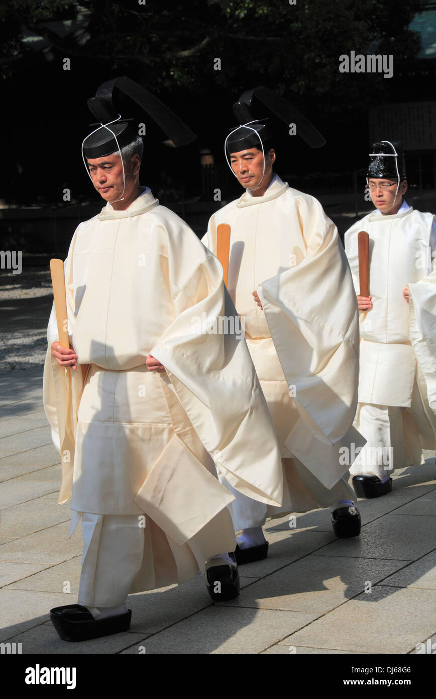 Japan, Tokyo, Meiji-Jingu Schrein, Shinto Priester, Stockfoto