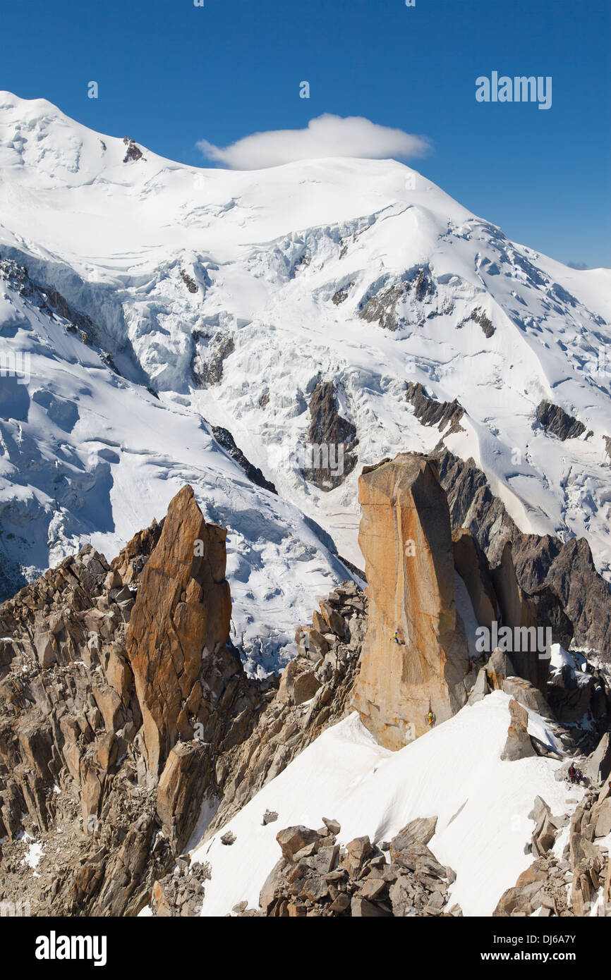 Arete des Cosmiques und Dome du Gouter von der Aiguille du Midi, Frankreich. Stockfoto