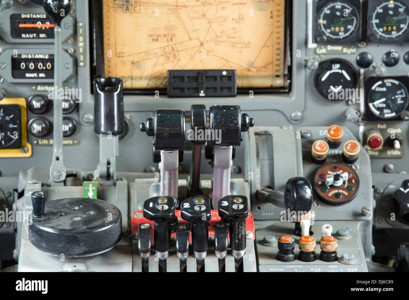 Die Control-Deck in der Kabine des Flugzeugs alte Trident am Flughafen Manchester, UK. Stockfoto