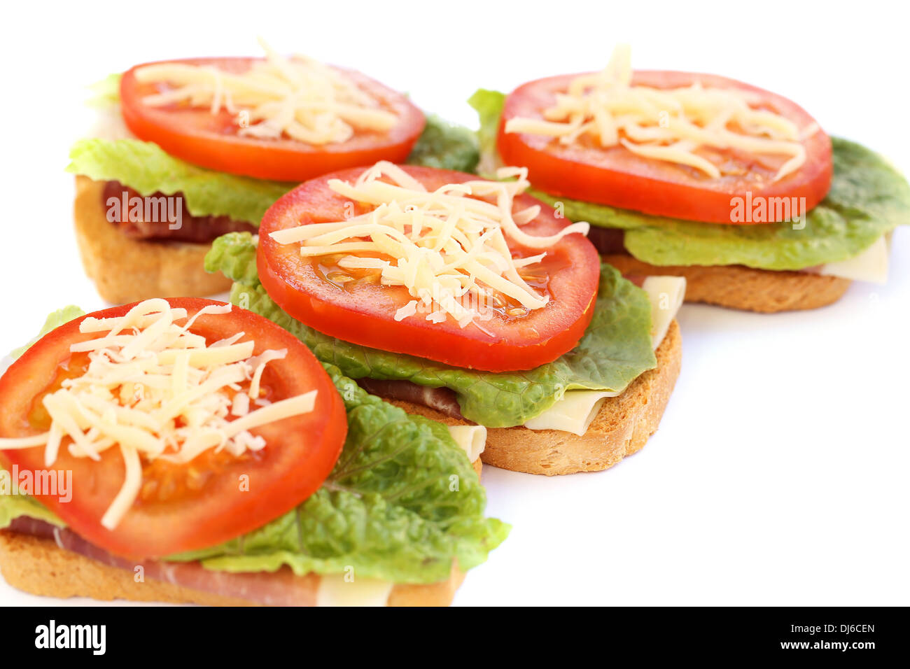 Sandwiches mit Speck, Salat, Tomate und Käse. Stockfoto