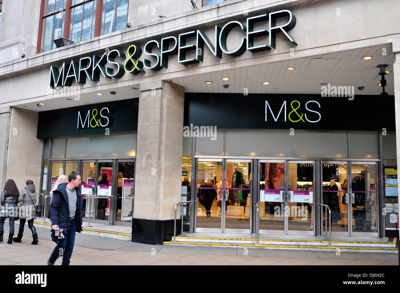Ein Blick auf Marks & Spencer speichern auf Oxford Street, London. Stockfoto