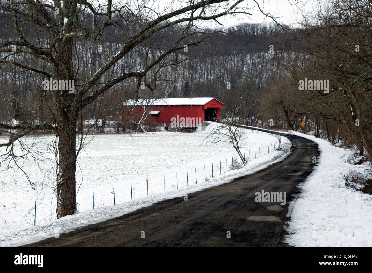 Straße nach Busching überdachte Brücke am Laughery Creek in Ripley County, Indiana Stockfoto