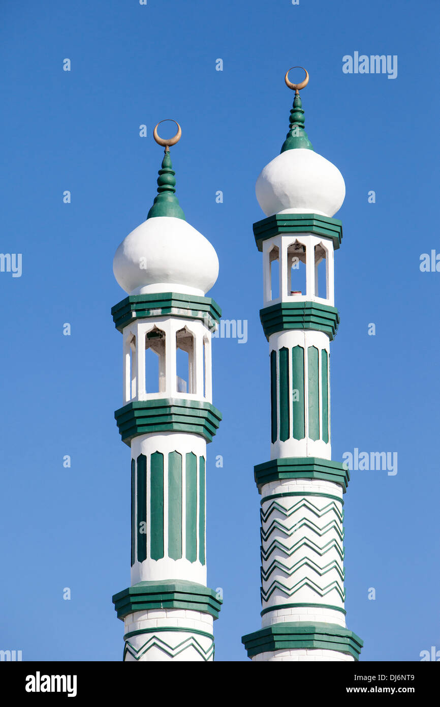 Südafrika. Minarette des Weingutes Habibia Soofi Moschee, Athlone, Rylands, einem Vorort von Kapstadt. Stockfoto