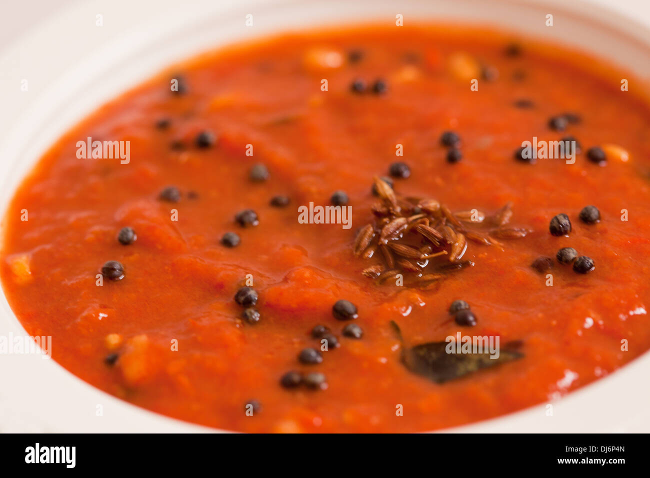 Tomaten-Chutney - Tomaten Chutney ist eine beliebte Beilage aus südindische Küche & ist eine pikante Würze. Stockfoto Tomaten-Chutney - Tomaten Chutney ist eine beliebte Beilage aus südindische Küche & ist eine pikante Würze. Stockfoto