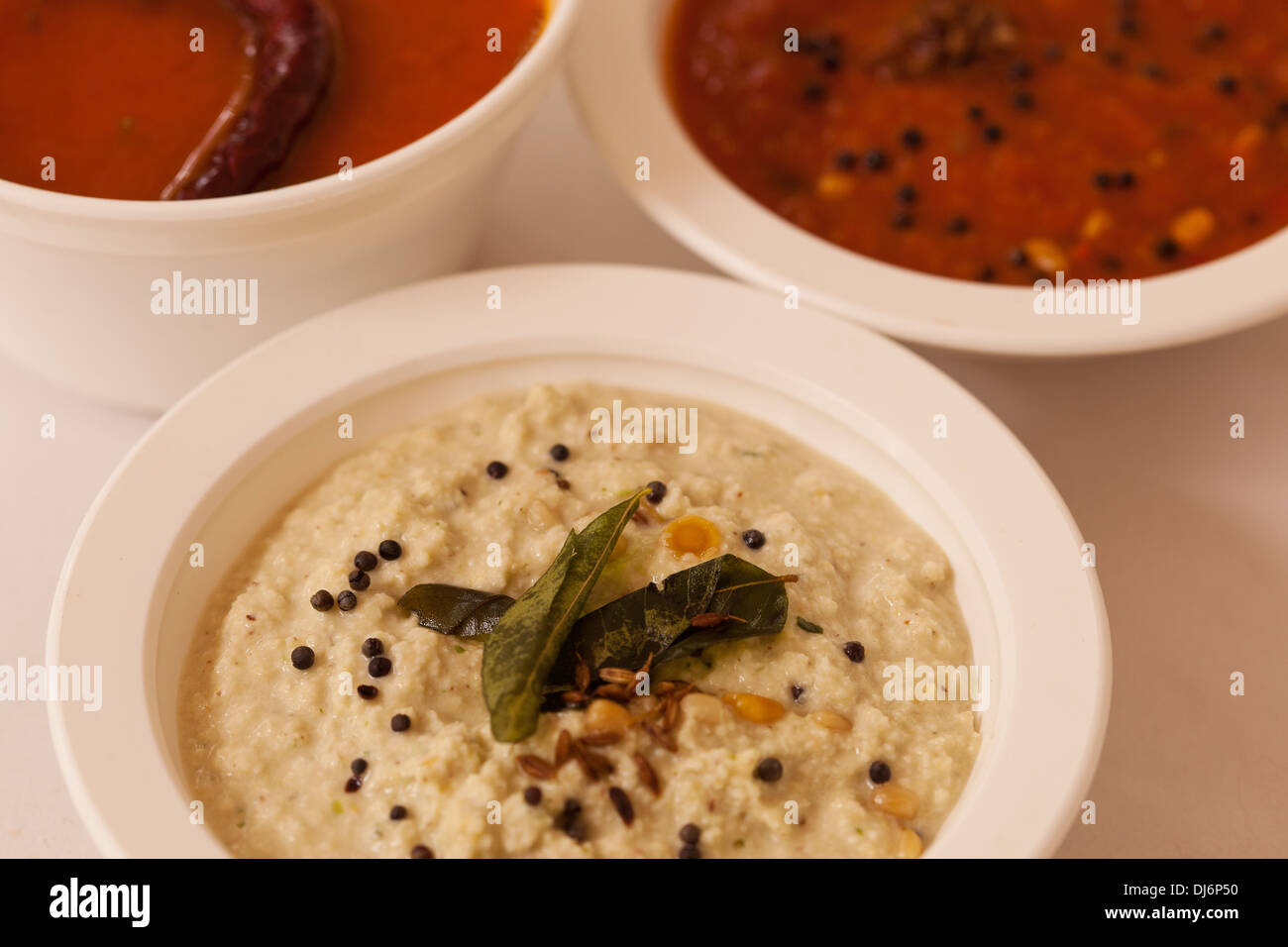 Chutney ist eine beliebte Beilage aus südindische Küche & ist eine pikante Würze. Stockfoto Chutney ist eine beliebte Beilage aus südindische Küche & ist eine pikante Würze. Stockfoto