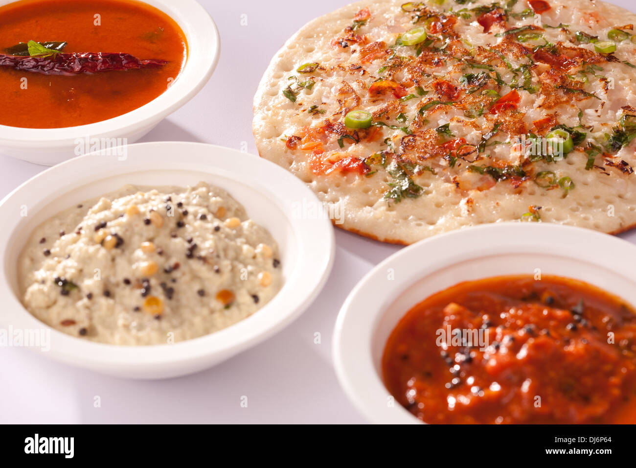 Zwiebel Dosa - ein würziger Pfannkuchen aus Südindien. Stockfoto