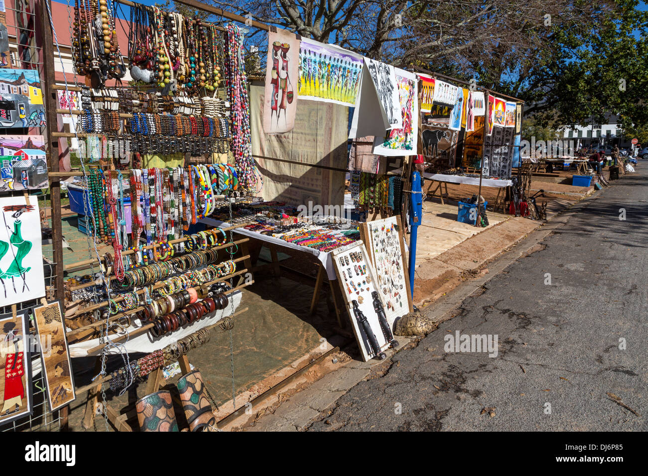 Südafrika, Franschhoek. Afrikanische Handarbeiten und Souvenirs zum Verkauf. Stockfoto