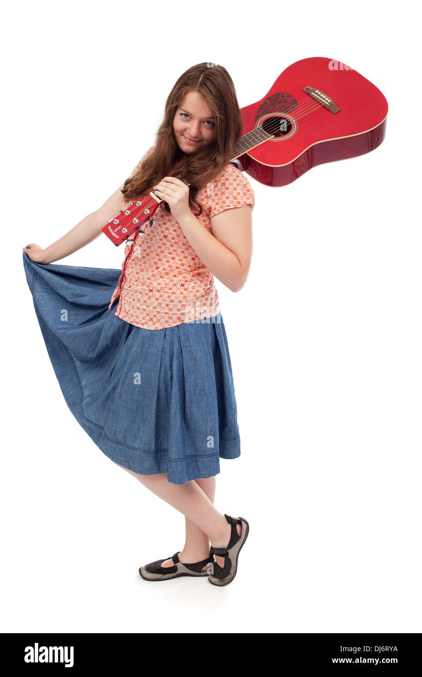 Retro-Teenager-Mädchen mit roten Gitarre posieren - isoliert Stockfoto