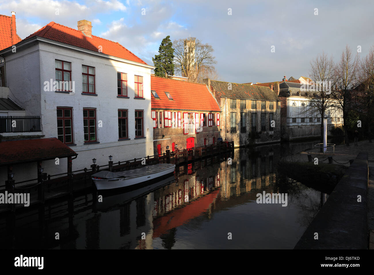 Gebäude am Fluss Dijver, Rozenhoedkaai Viertel Brügge City, West-Flandern in der belgischen Region Flandern. Stockfoto