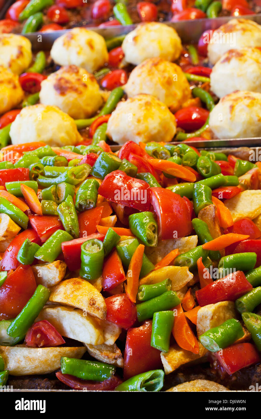 Essen In einem Restaurant In der Sultanahmet-Viertel; Istanbul, Türkei Stockfoto