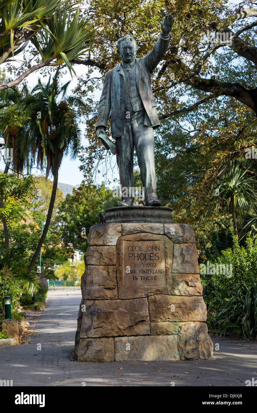 Südafrika, Cape Town. Statue, Cecil Rhodes, in The Company Garden, 1652 durch die Niederländische Ostindien-Kompanie gegründet. Stockfoto