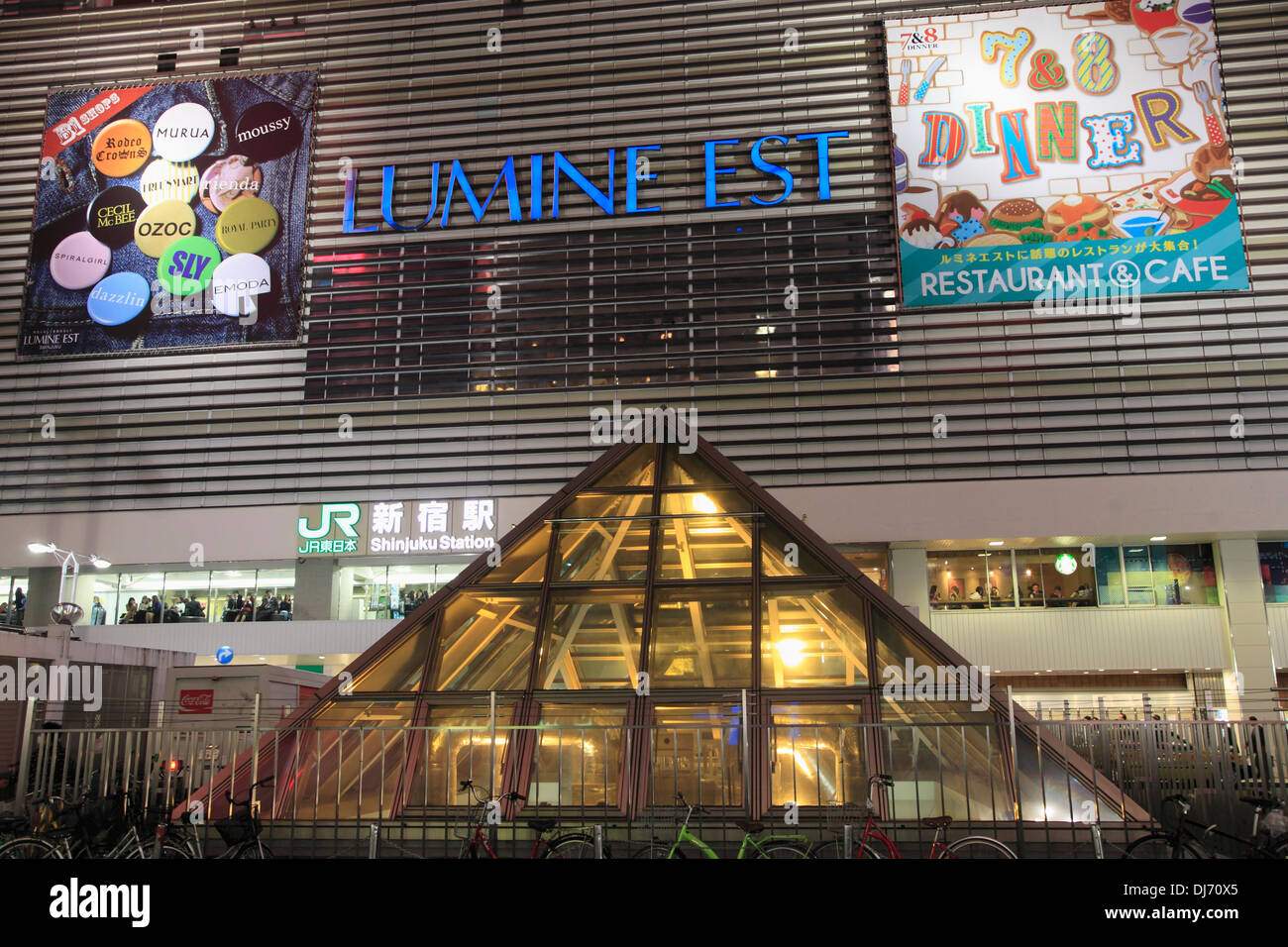 Japan, Tokio, Shinjuku, Shinjuku Station, Lumine Gebäude, Stockfoto