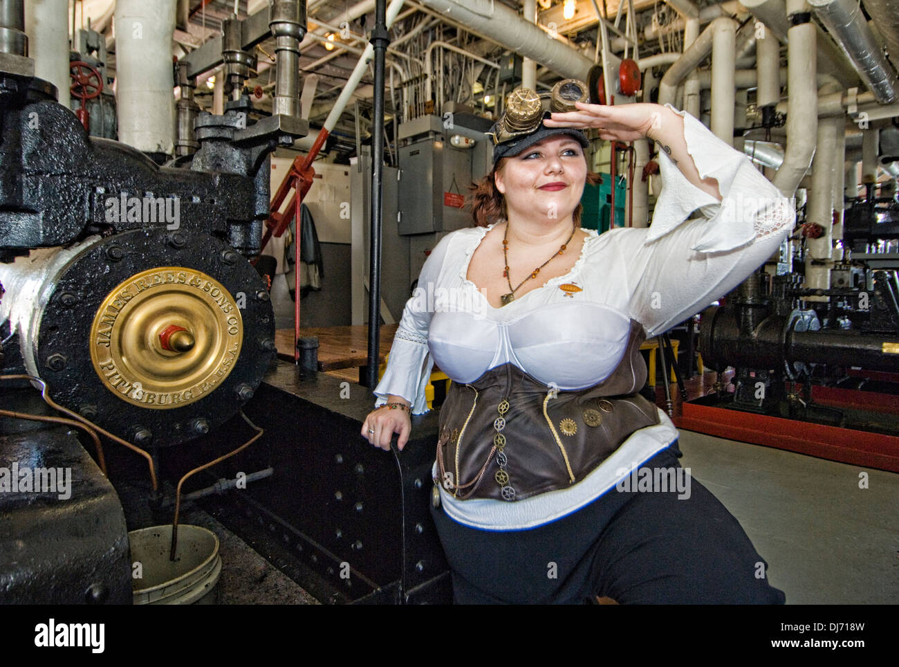 Steampunk Frau Engine Room Boot Kontrolle Messing Stockfoto