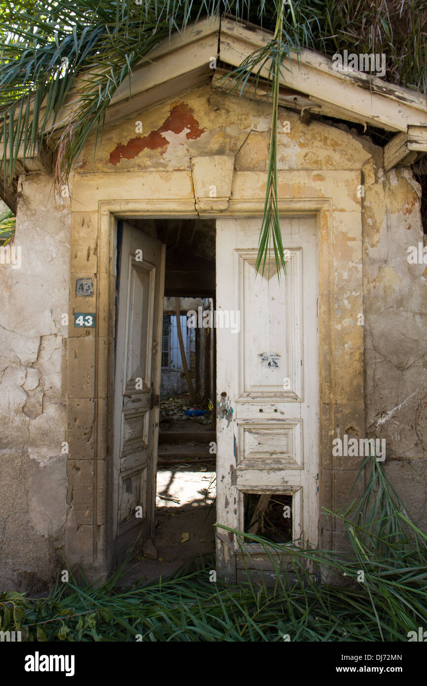 Verlassener Gebäude im türkischen Sektor Nord Nicosia, Zypern Stockfoto