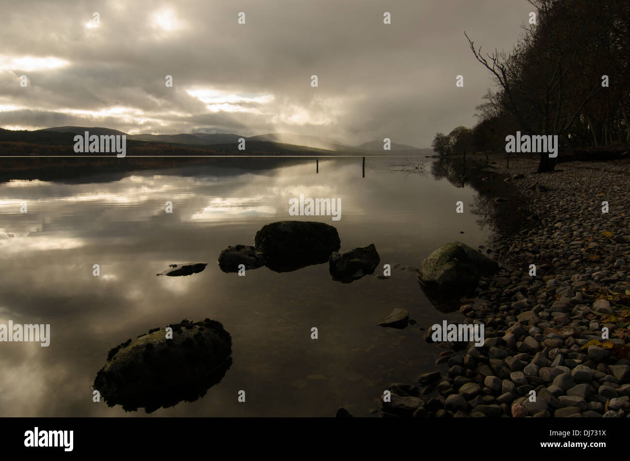 Fast monochrome Landschaft Loch. Stockfoto