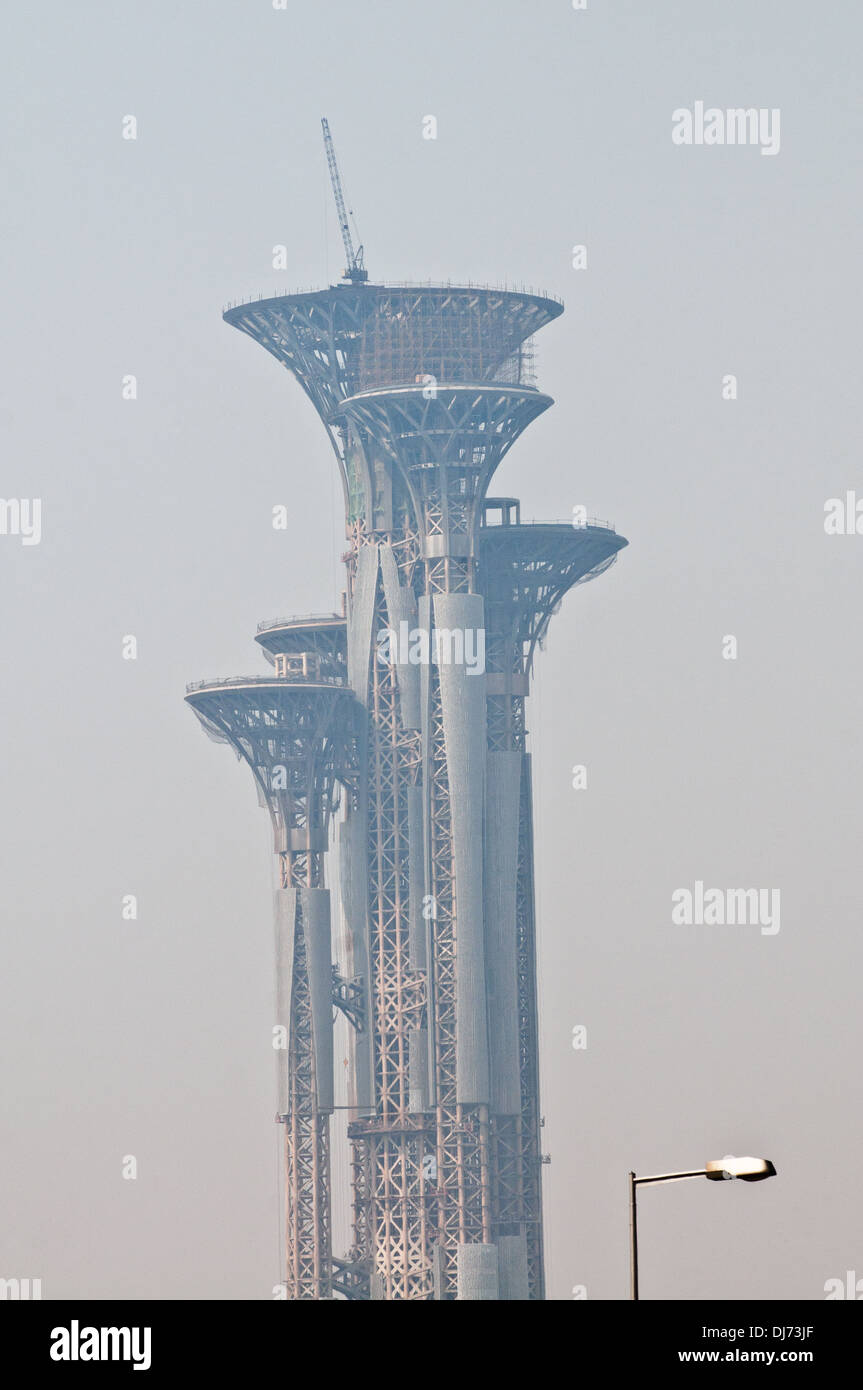 Olympic Park Aussichtsturm im Bau im Olympic Green Park, Peking, China Stockfoto
