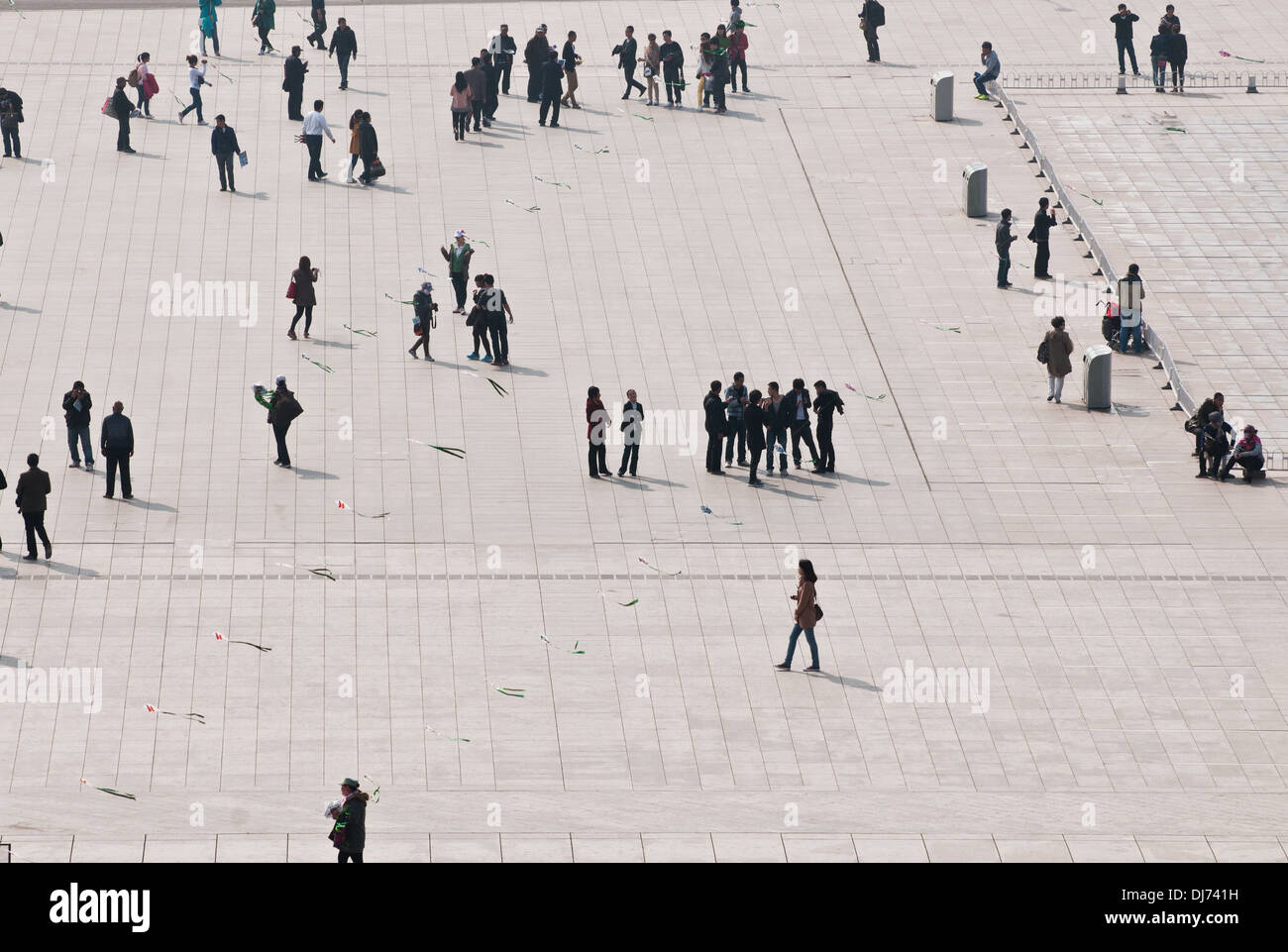 Menschen im Olympic Green - Olympiapark in Peking, China Stockfoto