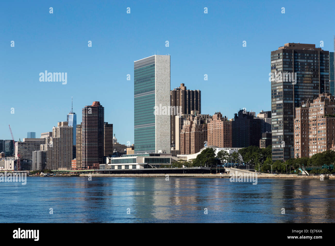 Skyline von Midtown Manhattan und dem East River, New York City, USA Stockfoto