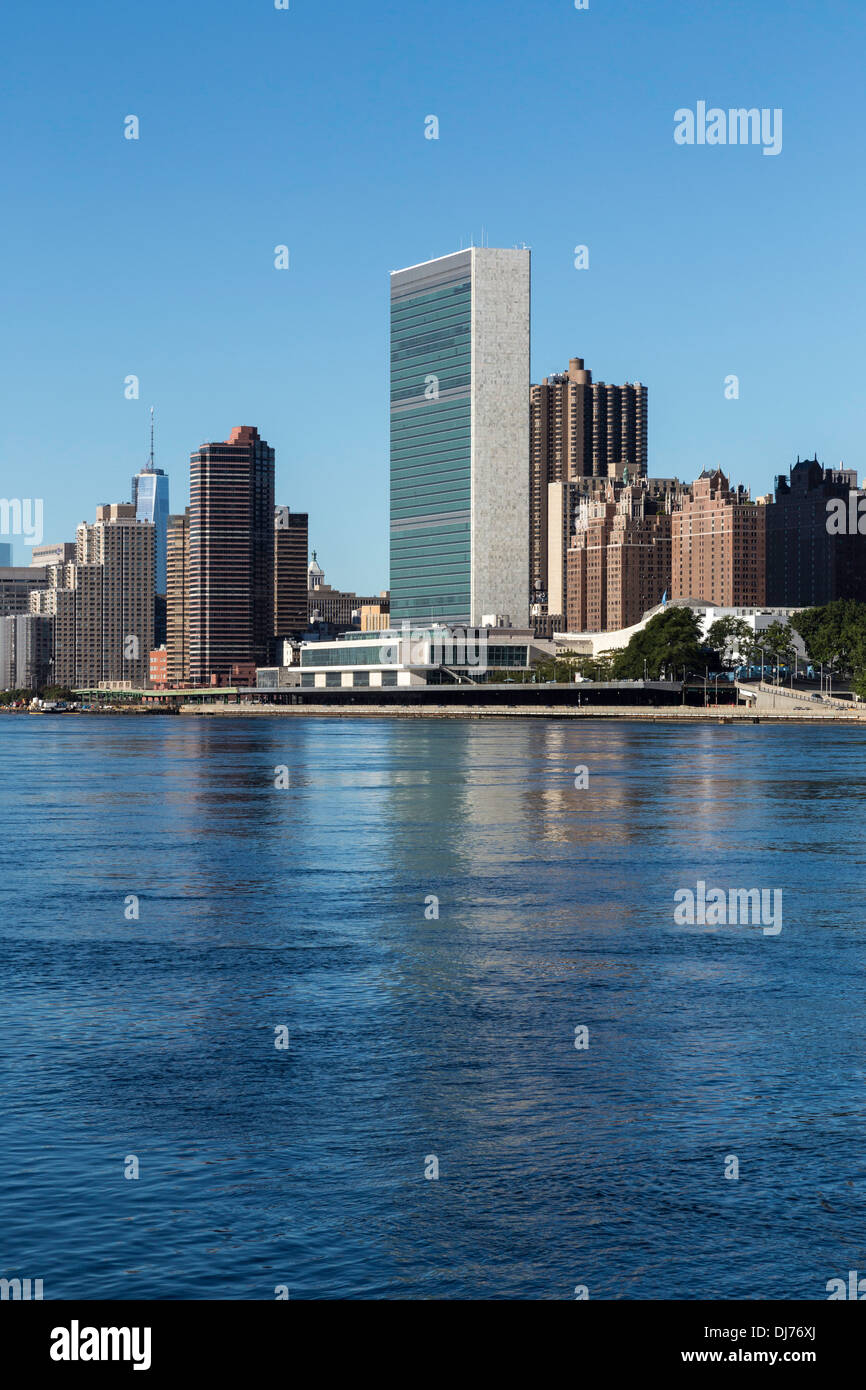 Skyline von Midtown Manhattan und dem East River, New York City, USA Stockfoto