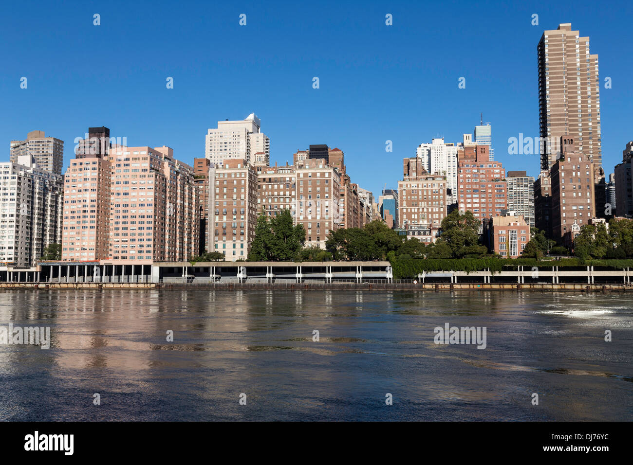 Skyline von Midtown Manhattan und dem East River, New York City, USA Stockfoto