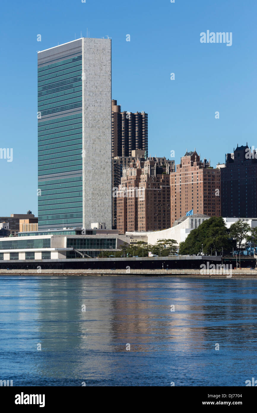Skyline von Midtown Manhattan und dem East River, New York City, USA Stockfoto