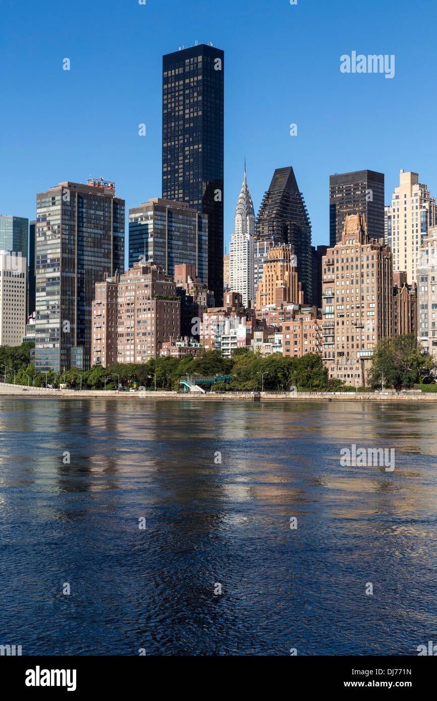 Skyline von Midtown Manhattan und dem East River, New York City, USA Stockfoto