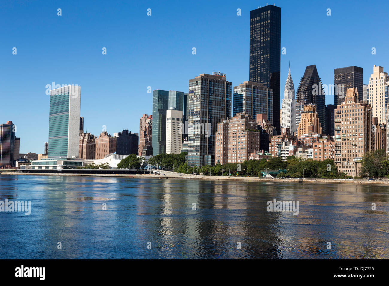Skyline von Midtown Manhattan und dem East River, New York City, USA Stockfoto