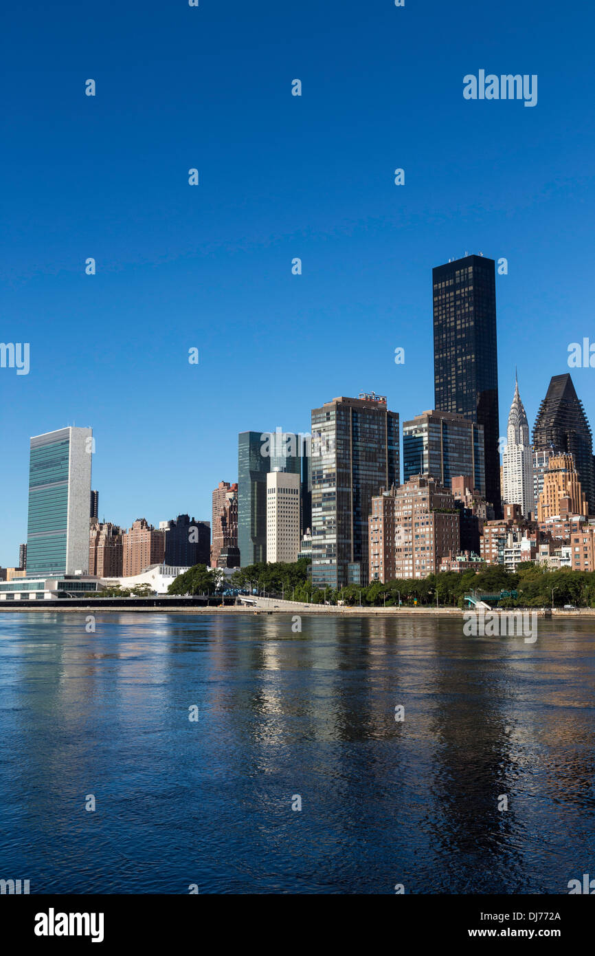 Skyline von Midtown Manhattan und dem East River, New York City, USA Stockfoto