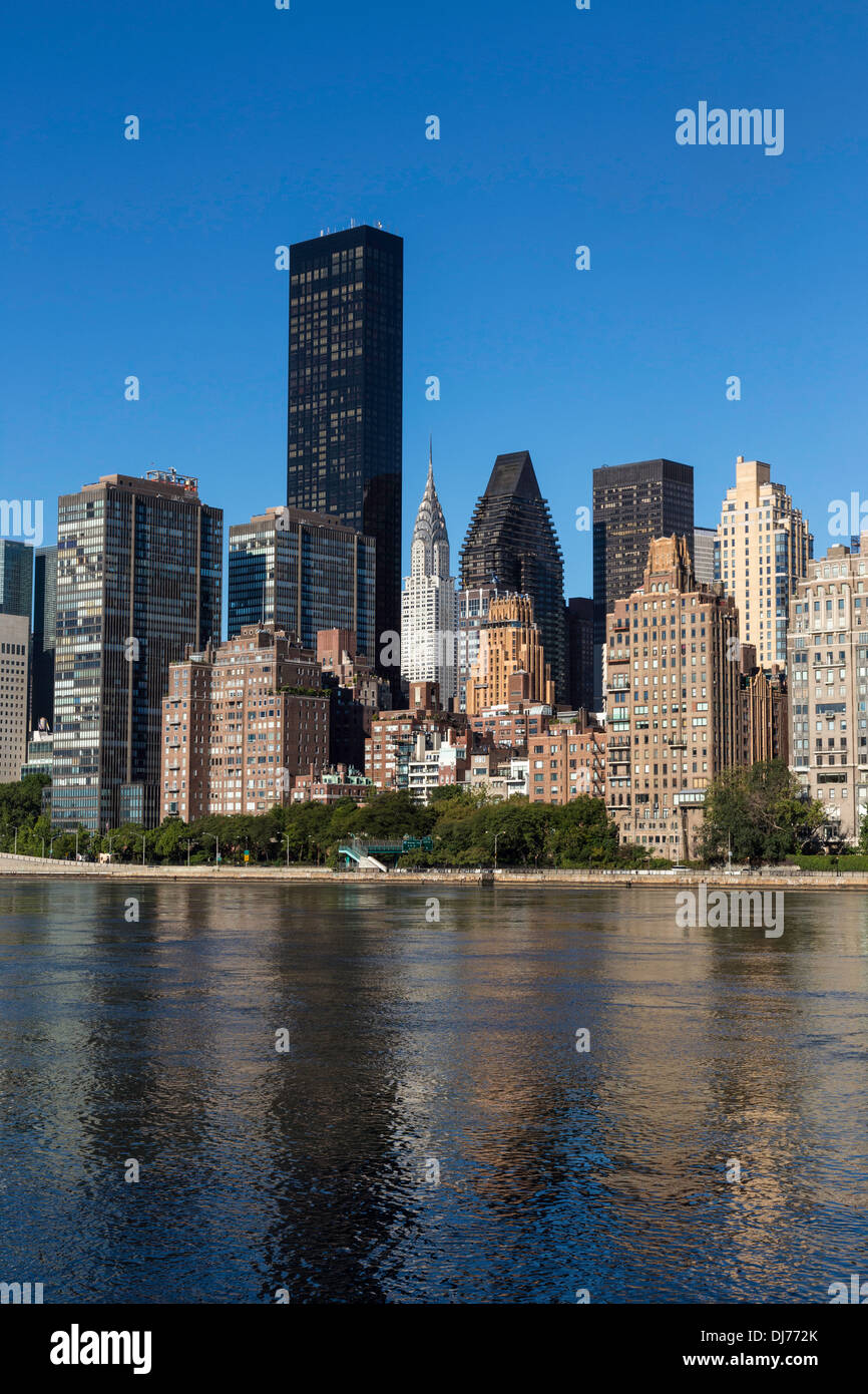 Skyline von Midtown Manhattan und dem East River, New York City, USA Stockfoto