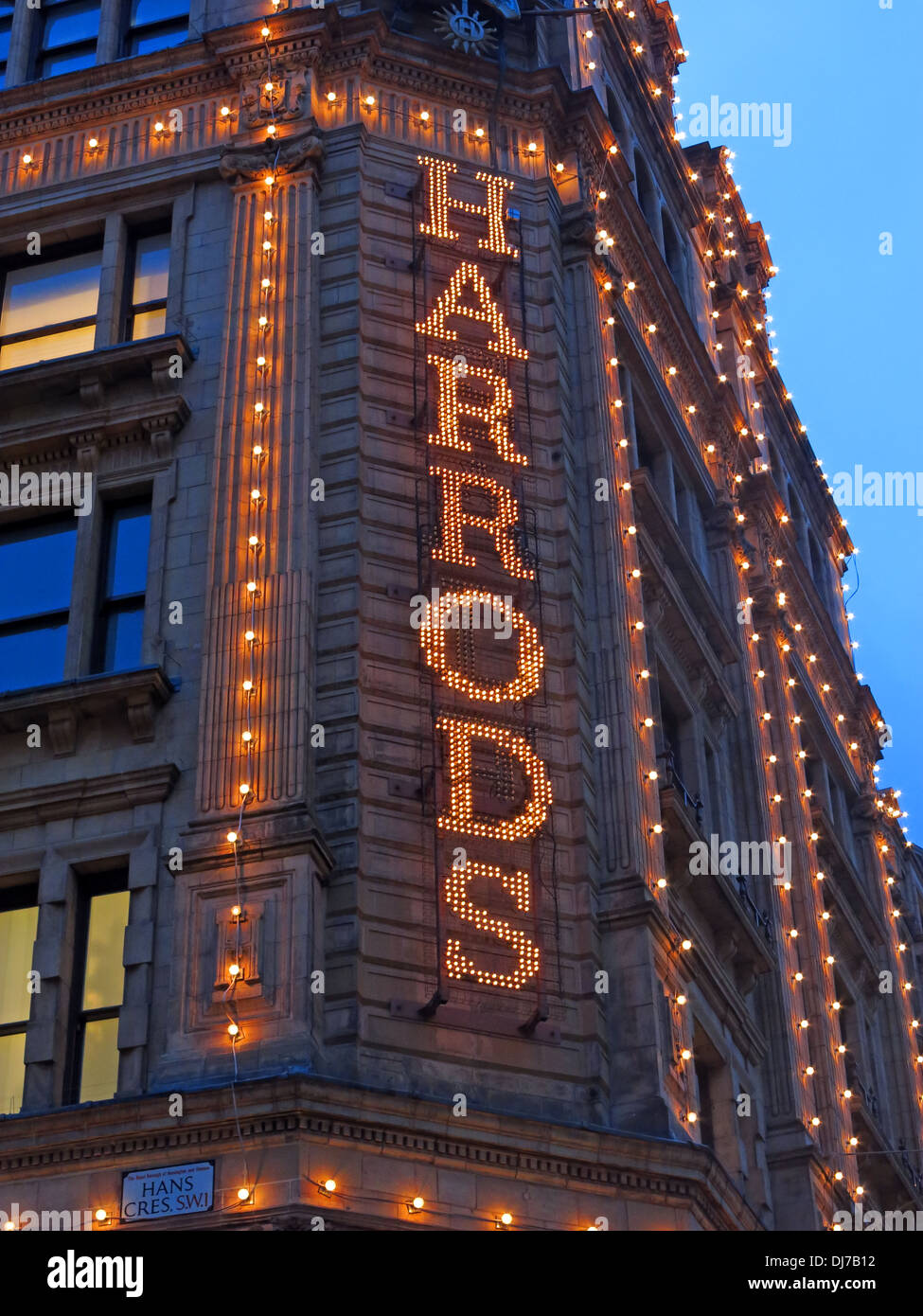 Harrods in Knightsbridge London in der Nacht, England UK Stockfoto