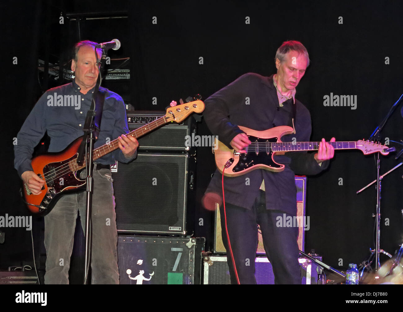 Fred Smith & Tom Verlaine, New Yorker Fernsehsender, live in der Manchester Academy am 17. 2013. November Stockfoto