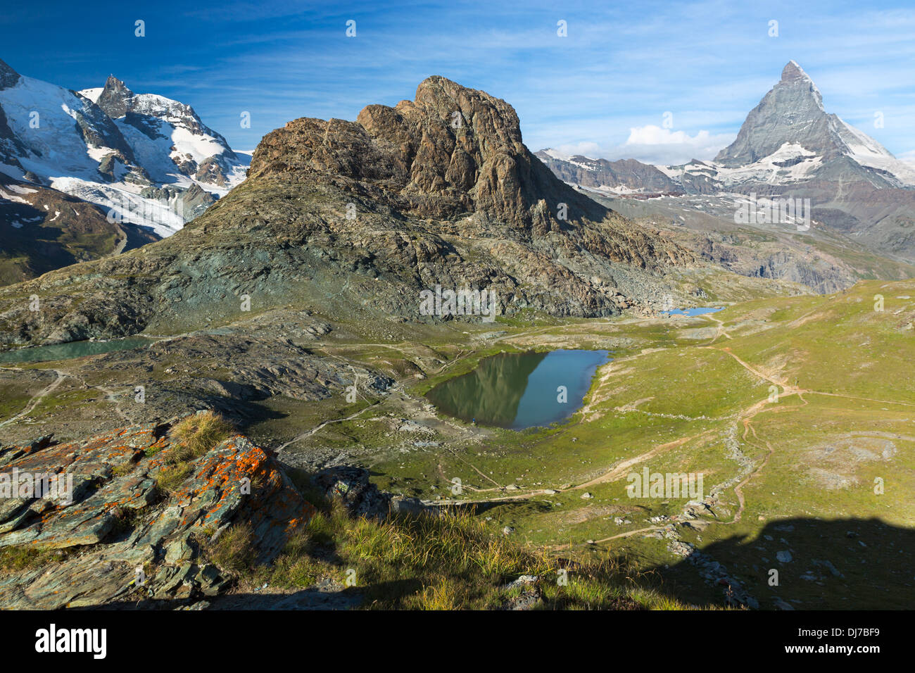 Panorama in Schweizer Alpen mit Rifelsee und Matterhorn, Schweiz Stockfoto