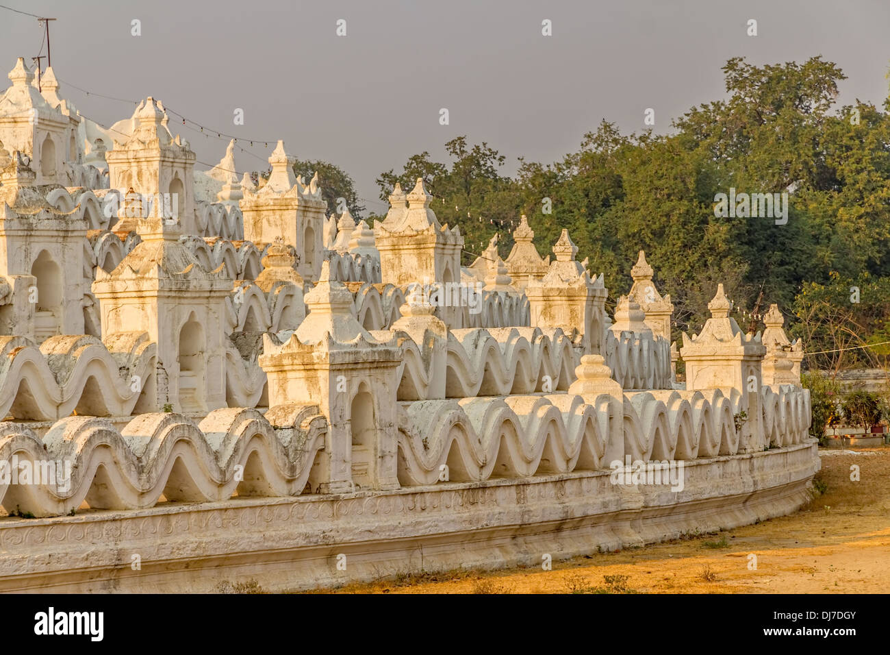 Mingun in der Nähe von Mandalay ist Touristenattraktion - Mya Thein Tan Pagoda detail Stockfoto