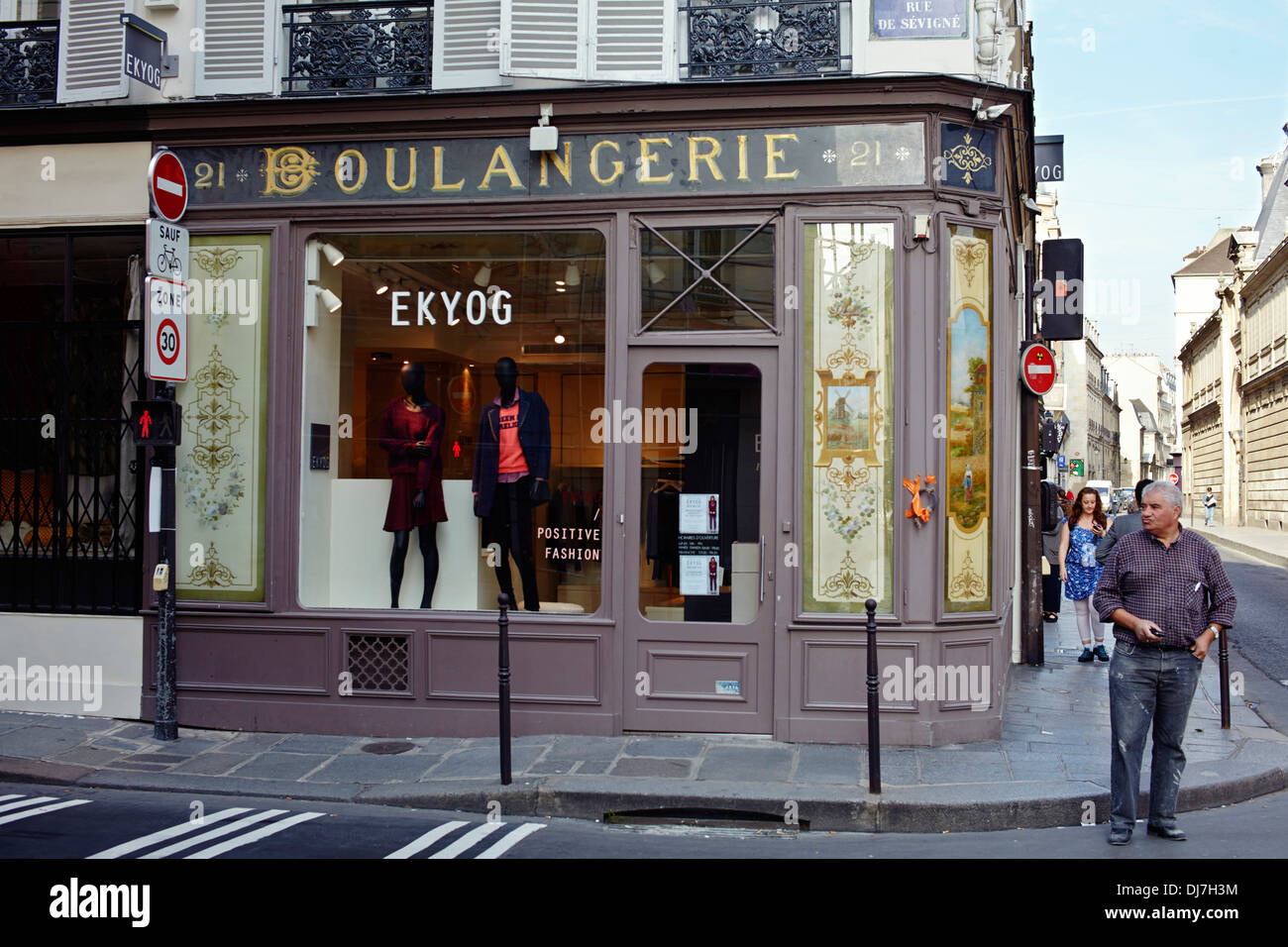 EKYOG Modegeschäft in alten Boulangerie-Shop in Paris Stockfoto