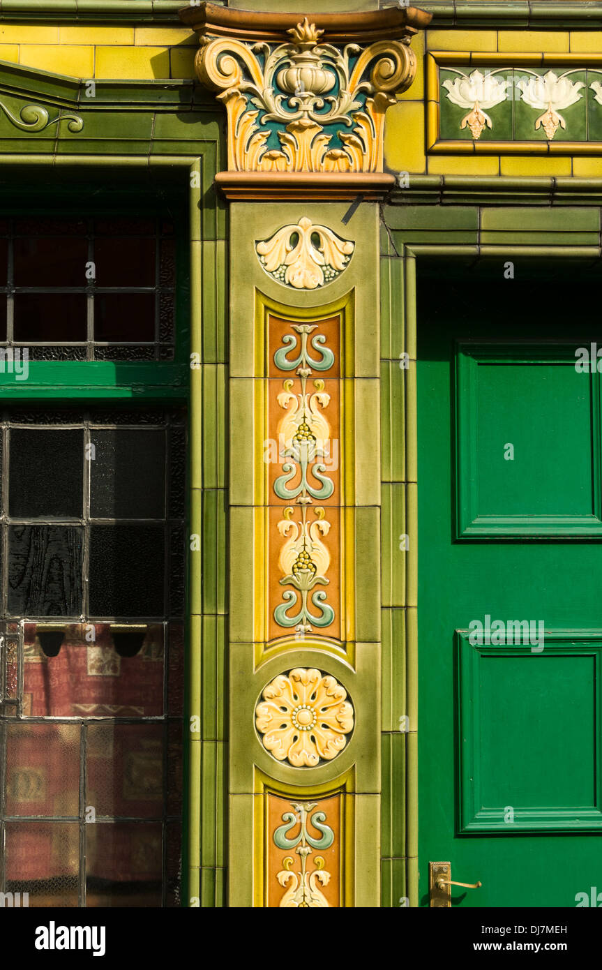 Detail aus der Tür des Peveril Peak Gastwirtschaft, große Bridgewater Street, Manchester, England, Großbritannien Stockfoto